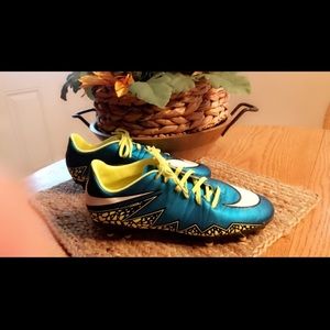 Women’s Size 8 NIKE hypervenom Soccer Cleats